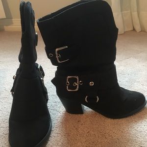 Black heeled boots